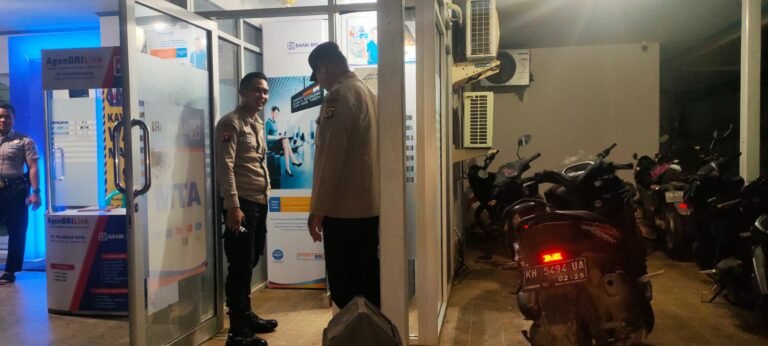 Pastikan Wilayah Hukunya Tetap Aman,  Polsek Tewah Patroli Malam Hari