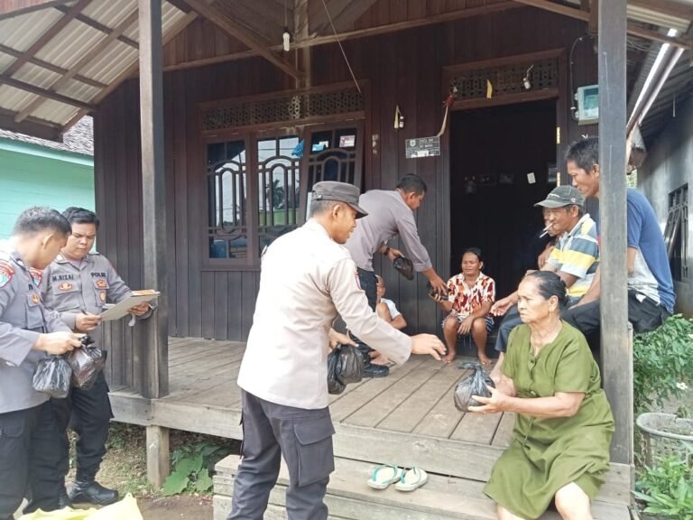 Pilkada Damai, Natal Teduh: Polisi dan Warga Gunung Mas Bersatu Jaga Kamtibmas