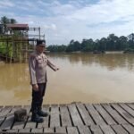 Melindungi Warga dari Banjir: Polsek Kurun Gencarkan Koordinasi dan Sosialisasi Pencegahan