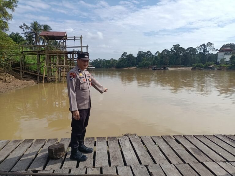 Melindungi Warga dari Banjir: Polsek Kurun Gencarkan Koordinasi dan Sosialisasi Pencegahan