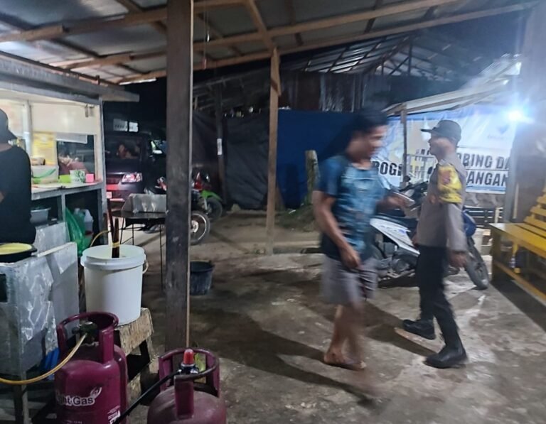 Kehadiran Polisi di Tengah Malam: Polsek Tewah Pastikan Kamtibmas Kondusif di Gunung Mas