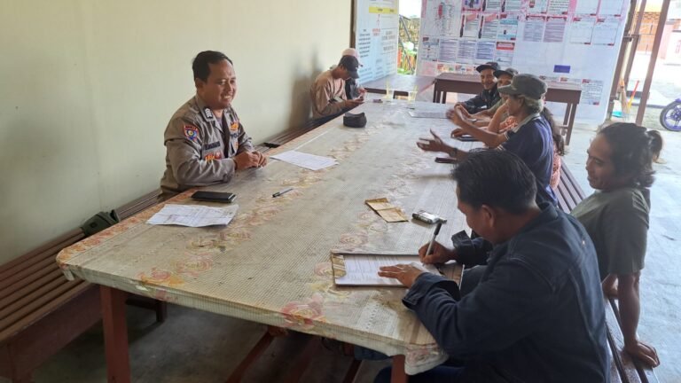 Mediasi Bhabinkamtibmas Redam Konflik KDRT, Suami Istri di Desa Parempei Sepakat Berdamai di Hadapan Keluarga