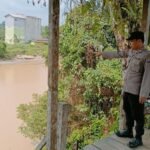 Edukasi dan Kesiapsiagaan: Polsek Kahut Dampingi Masyarakat Hadapi Risiko Banjir