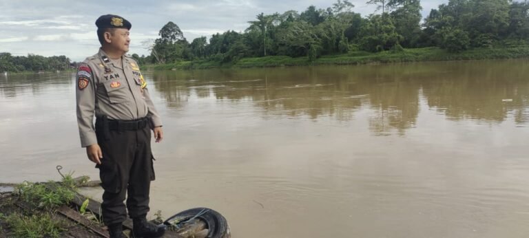 Melindungi Warga dari Bencana Banjir: Polsek Tewah Gencarkan Koordinasi dan Sosialisasi Pencegahan