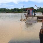 Siap Siaga dalam Menghadapi Bencana Banjir, Personel Polsek Sepang Rutin PAntau Perubahan Debit Air