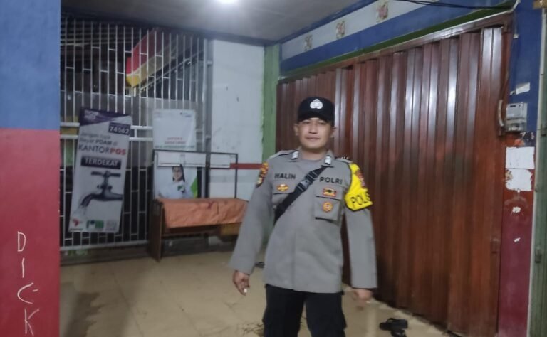 Cegah Kejahatan, Jaga Ketertiban: Patroli Malam Polsek Manuhing Tingkatkan Rasa Aman Warga