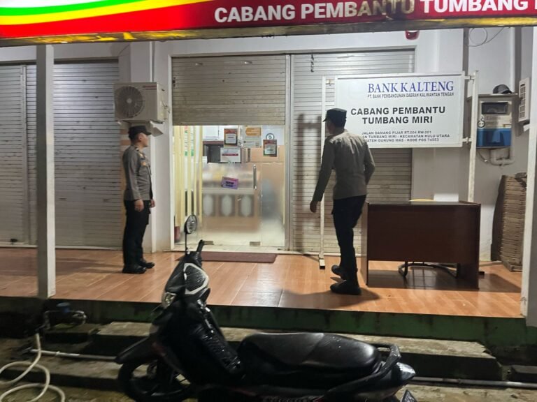Patroli Malam Polsek Kahut Tingkatkan Rasa Aman Warga, Cegah Kejahatan, Jaga Ketertiban