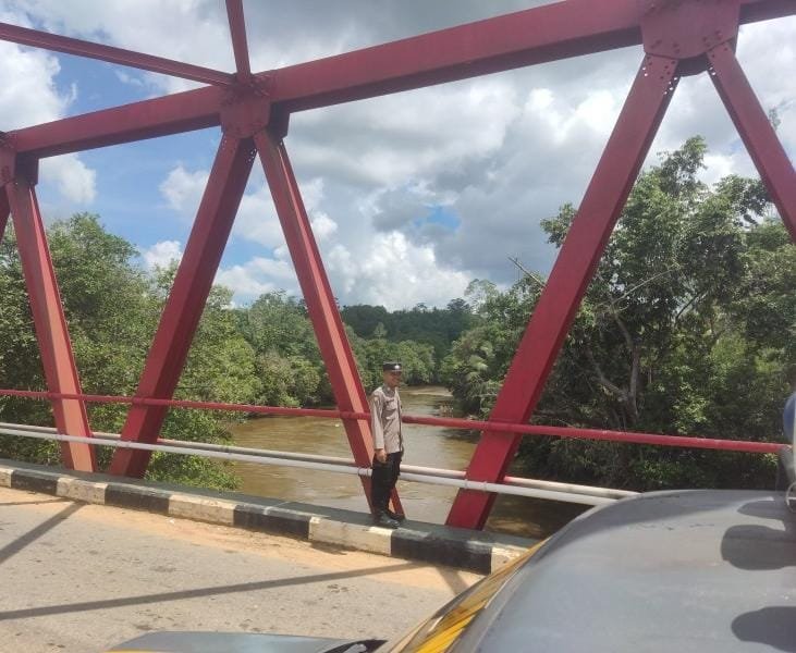 Polsek Manuhing Siaga Banjir, Pantau Ketat Perubahan Debit Air Sungai