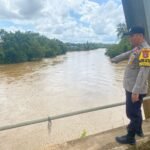 Demi Keselamatan Warga, Polsek Kahut Awasi Debit Air Antisipasi Banjir